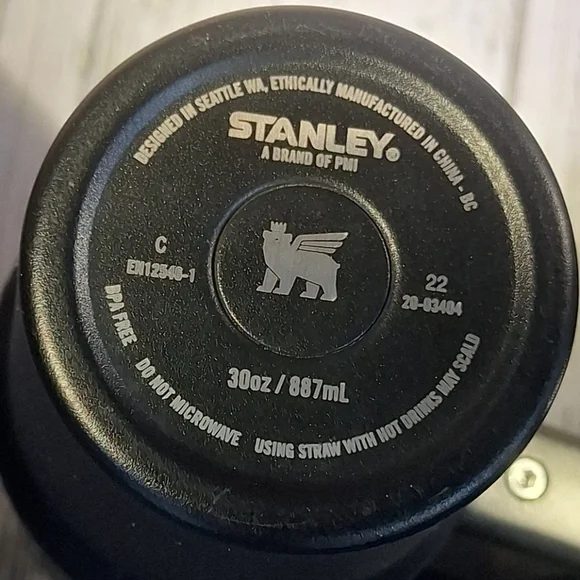 Stanley Black Travel Mug with Handle Quencher H2.0 FlowState Tumbler 30oz. - Picture 12 of 12